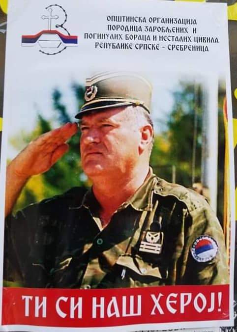 U Srebrenici postavljeni pa ubrzo uklonjeni plakati kojima se veliča zločinac Mladić